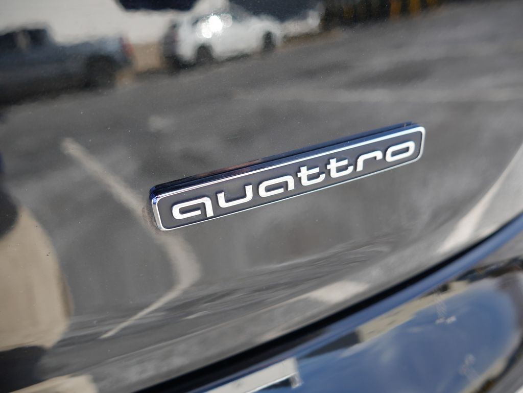 Thumbnail: 2023 Audi Q5 - 10