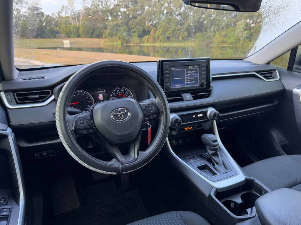 2019 Toyota RAV4 LE 12