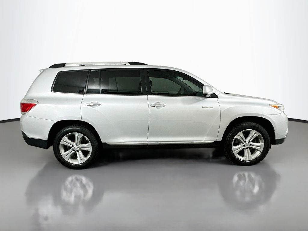 Thumbnail: 2013 Toyota Highlander - 4