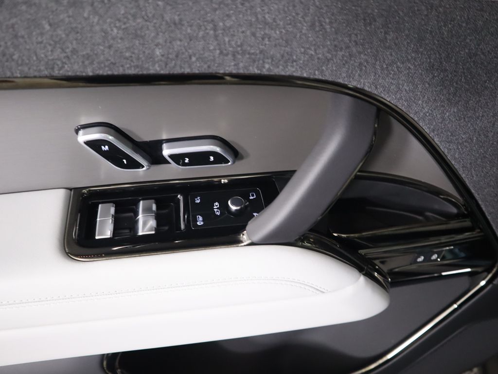 Thumbnail: 2025 Land Rover Range Rover Sport - 25