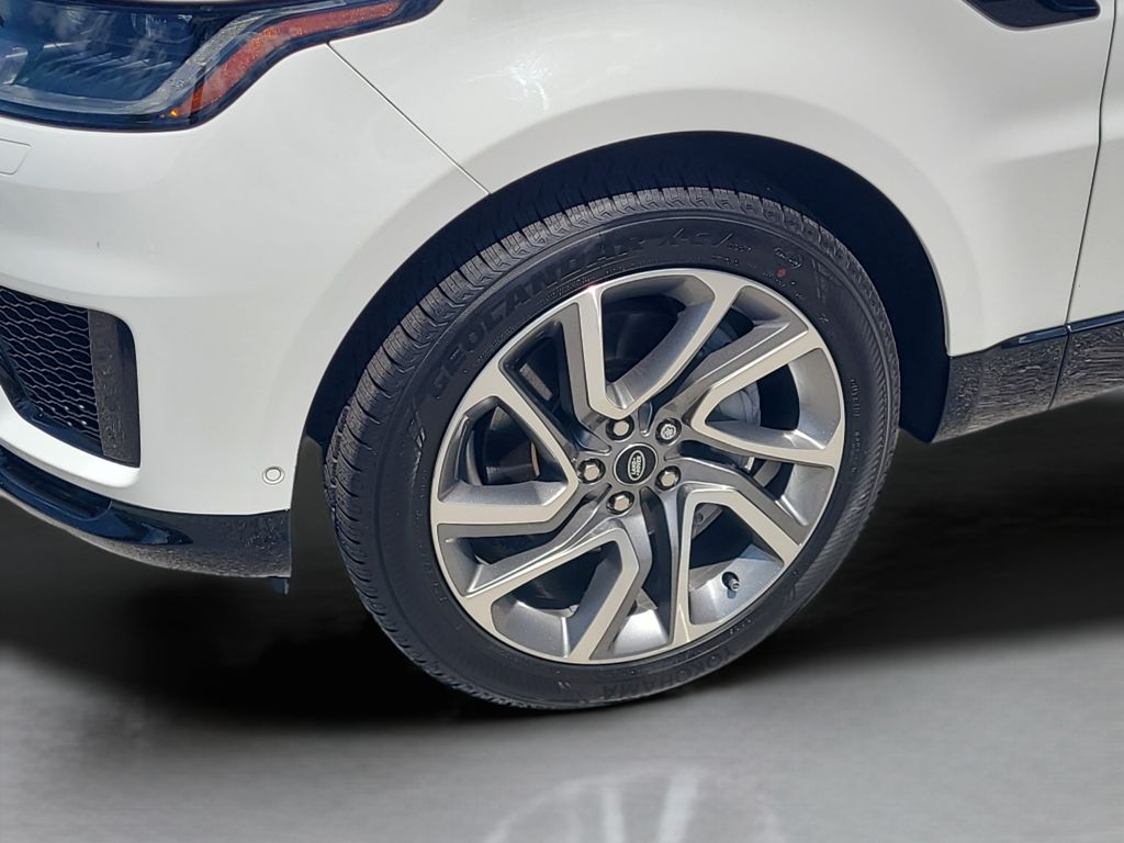 Used 2022  Land Rover HSE Silver Edition image 24