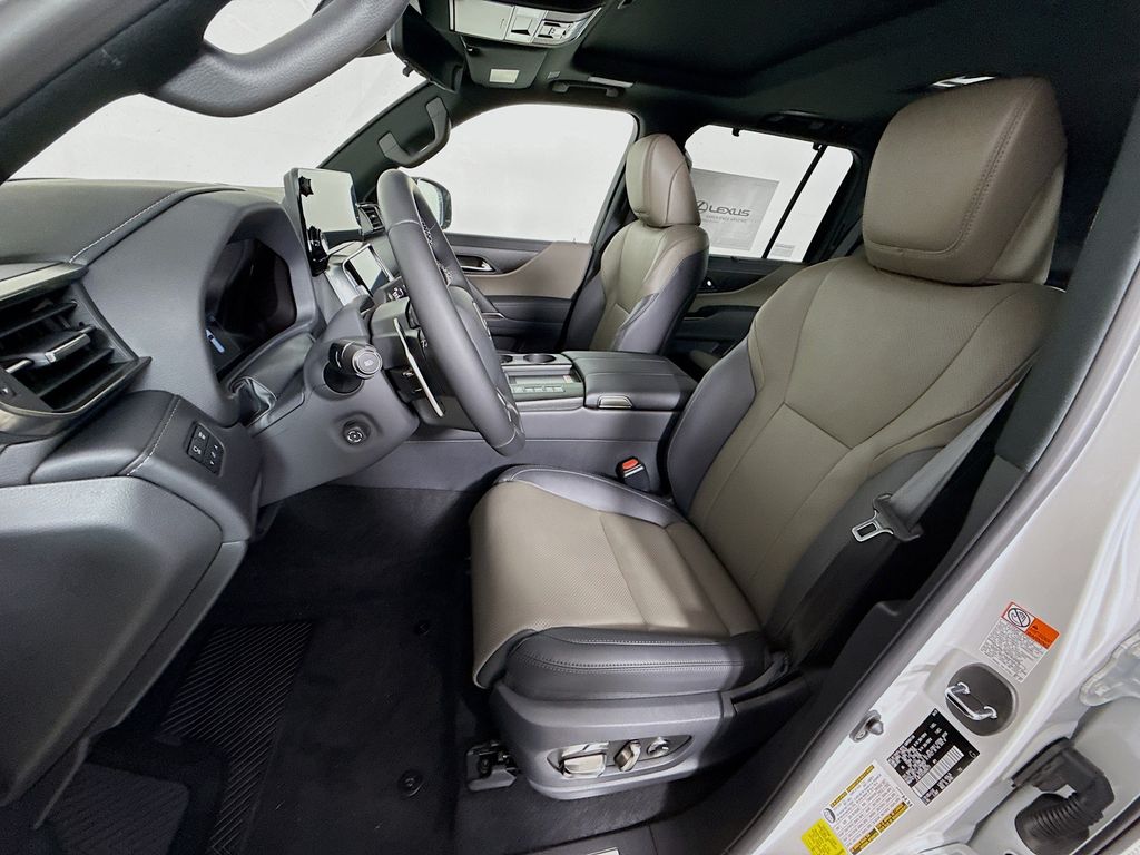 Thumbnail: 2025 Lexus LX - 16