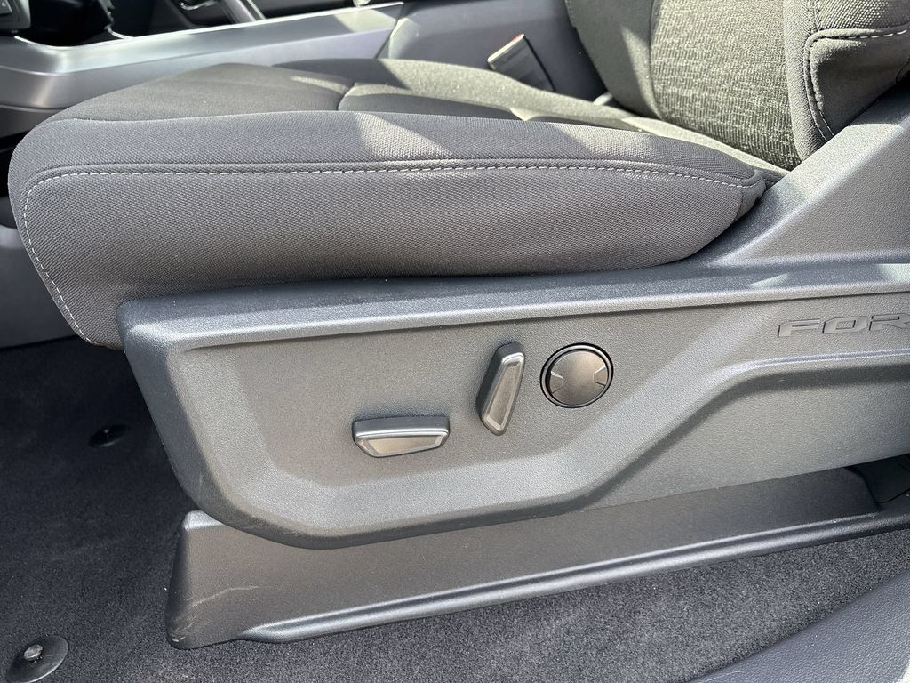 New 2026 Agate Black Metallic Ford XLT image 14