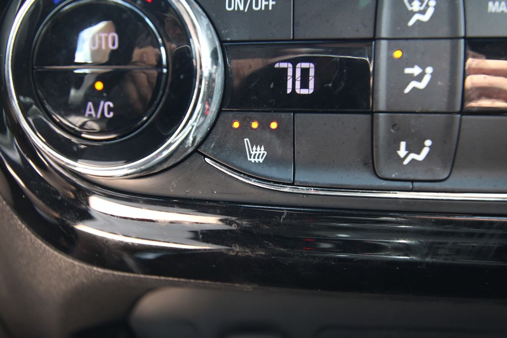 Used 2025 Chevrolet Trax SUV