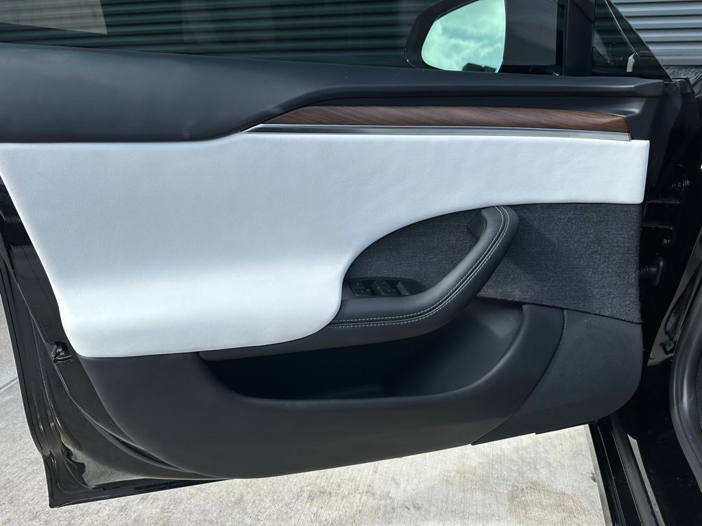 Thumbnail: 2022 Tesla Model S - 17