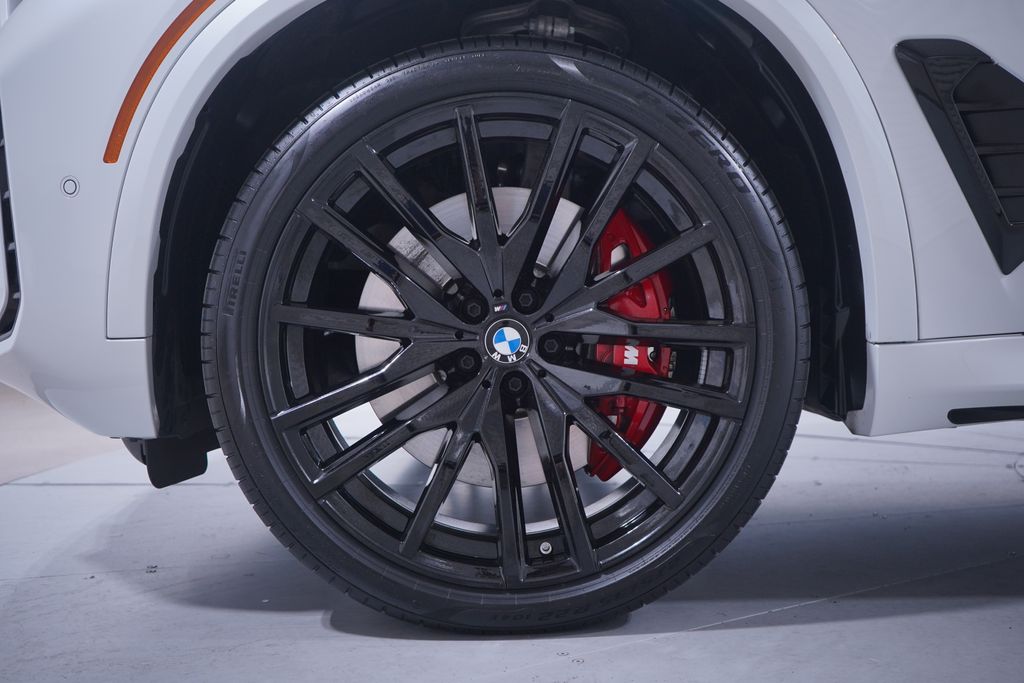2025 BMW X5 M60i 2