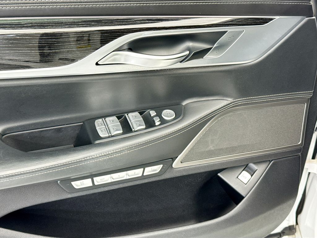 Thumbnail: 2018 BMW 7 Series - 22