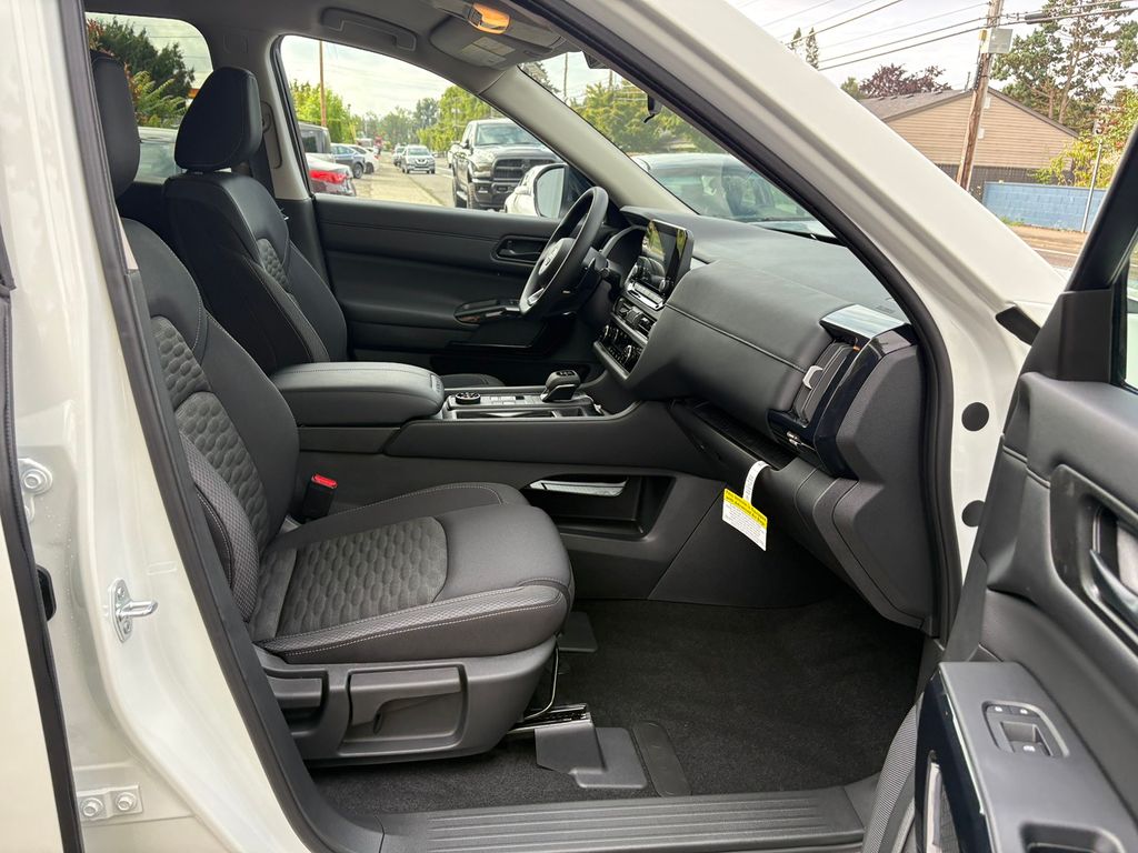 2025 Nissan Pathfinder S