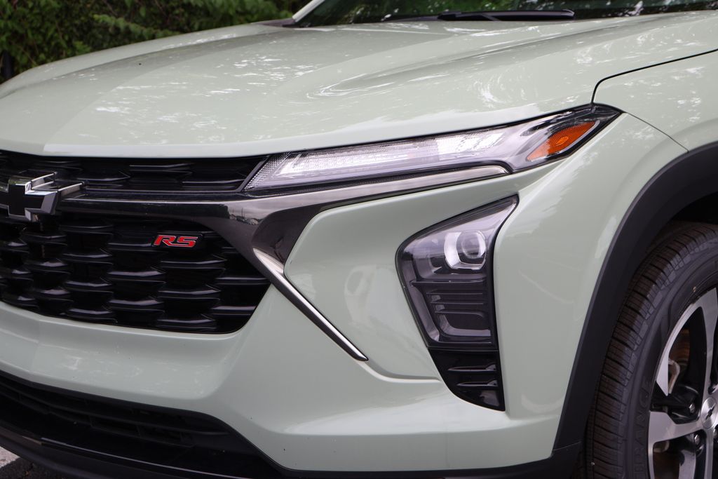 Thumbnail: 2024 Chevrolet Trax - 3
