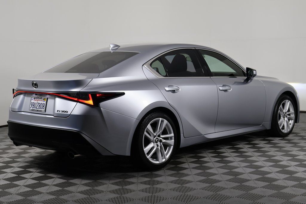 Thumbnail: 2022 Lexus IS - 4