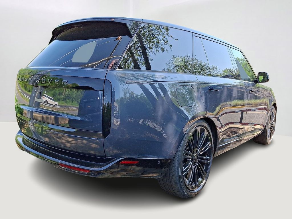 2025 Land Rover Range Rover SE 4