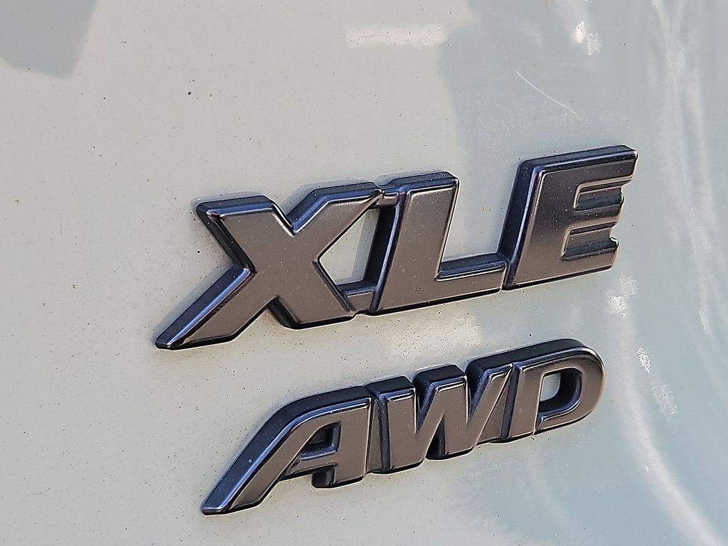 Thumbnail: 2021 Toyota RAV4 - 32