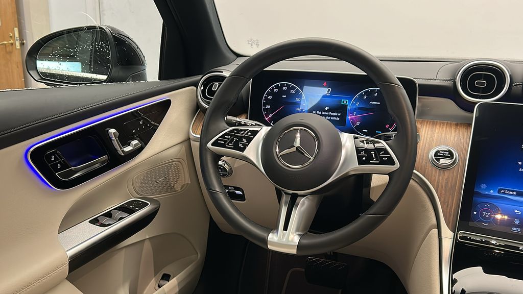 2024 Mercedes-Benz GLC 300 25