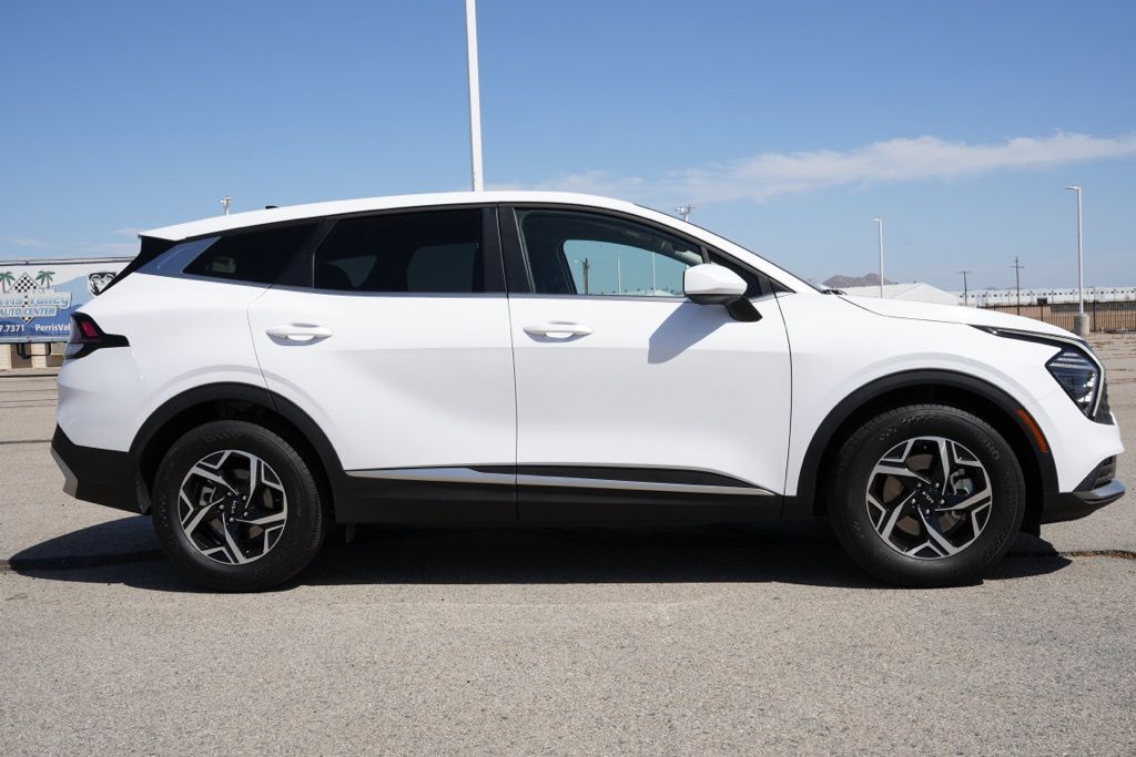2025 Kia Sportage LX - Photo 8