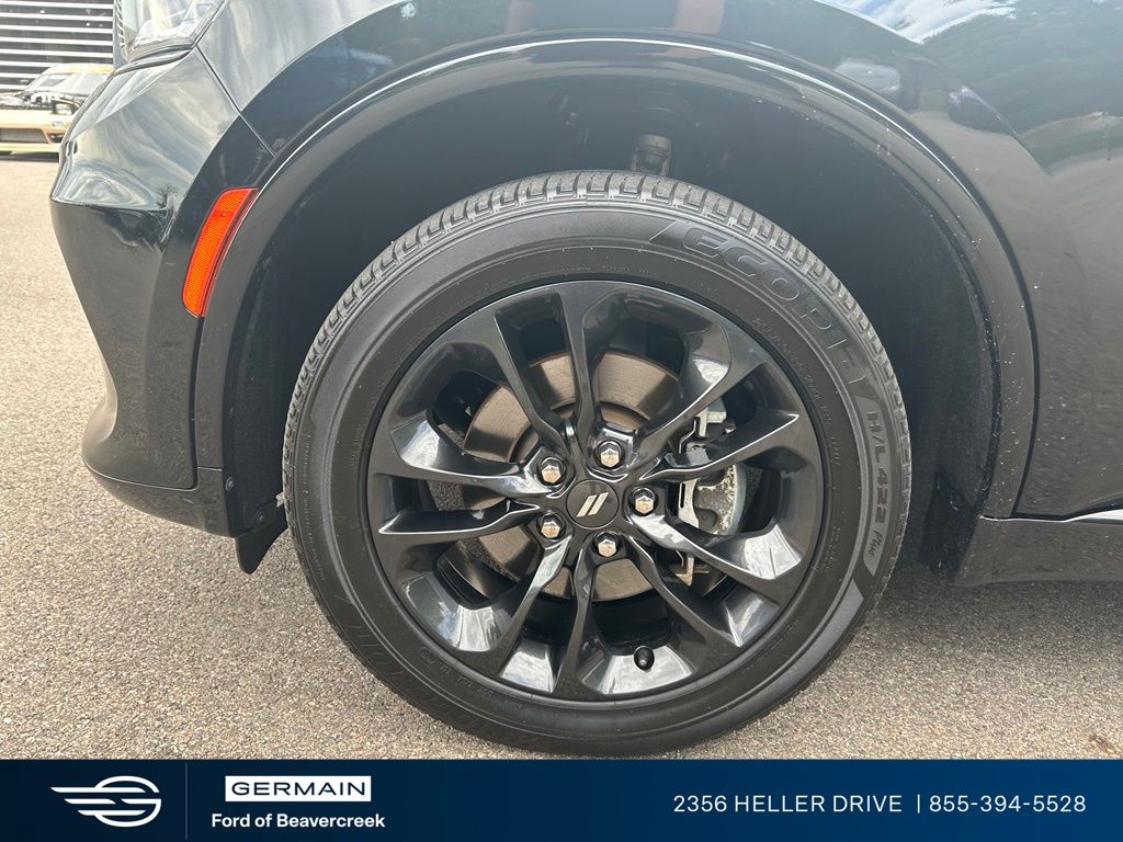 Used 2022 Black Dodge SXT image 12