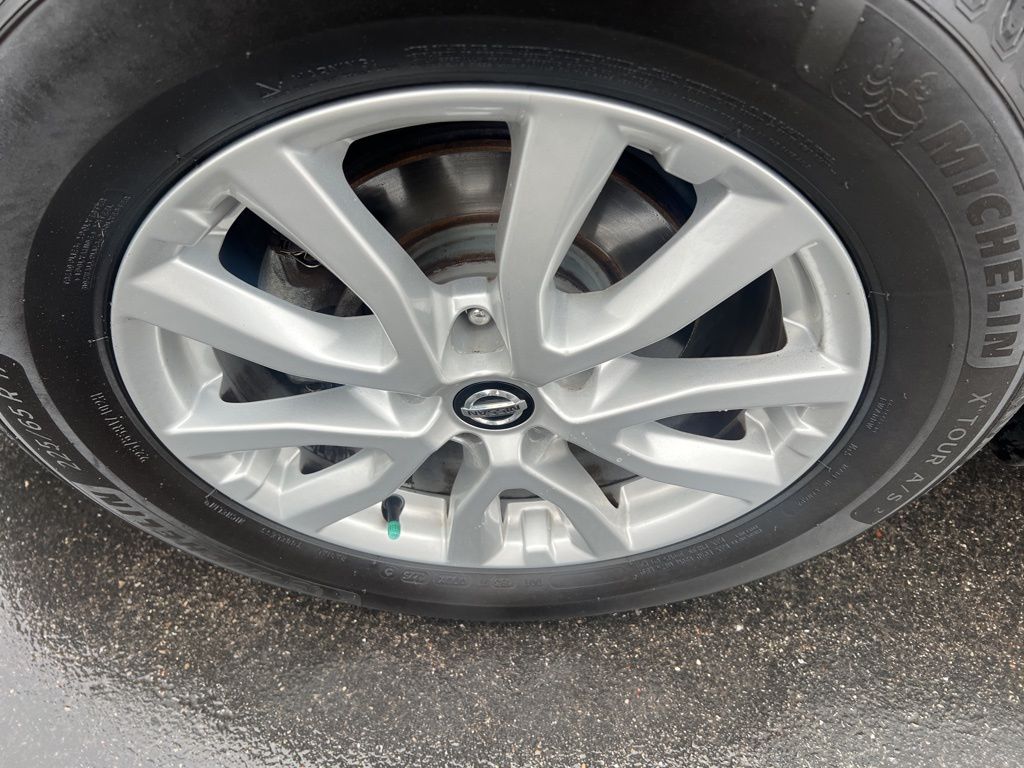 2020 Nissan Rogue SV photo