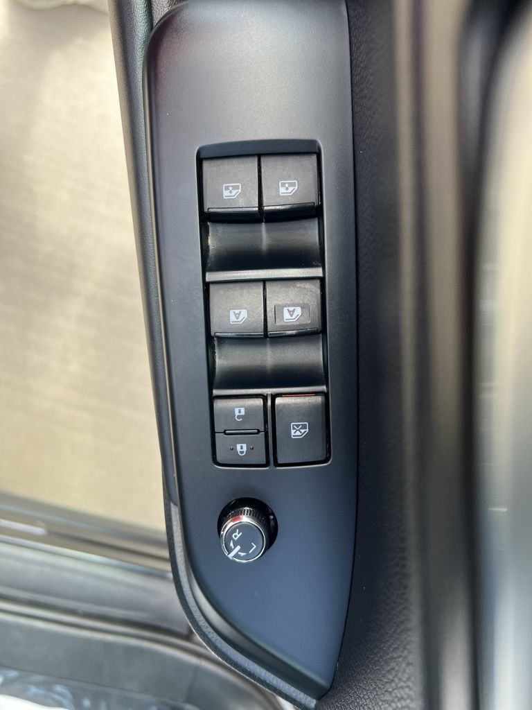 2019 Midnight Black Metallic Toyota Highlander XLE AWD SUV