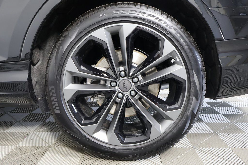 Thumbnail: 2026 Audi Q7 - 10