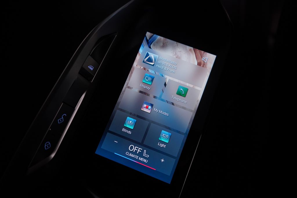 2025 BMW 7 Series 740i 12