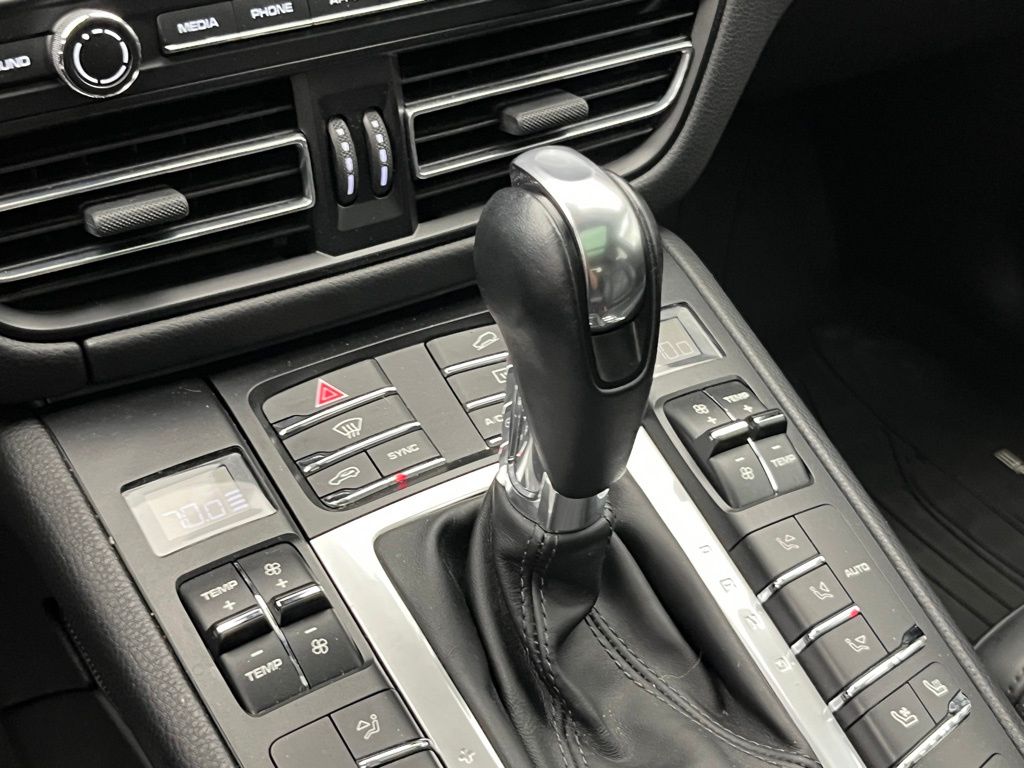 Thumbnail: 2020 Porsche Macan - 16