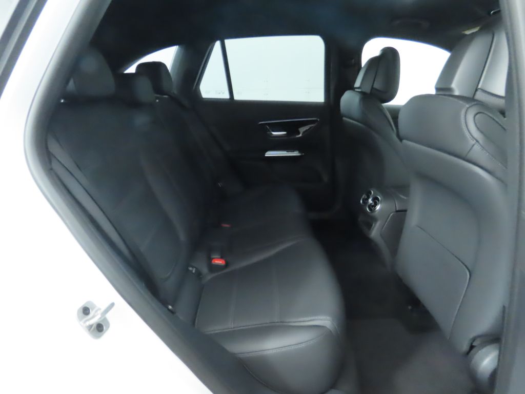 2024 Mercedes-Benz GLC 300 23