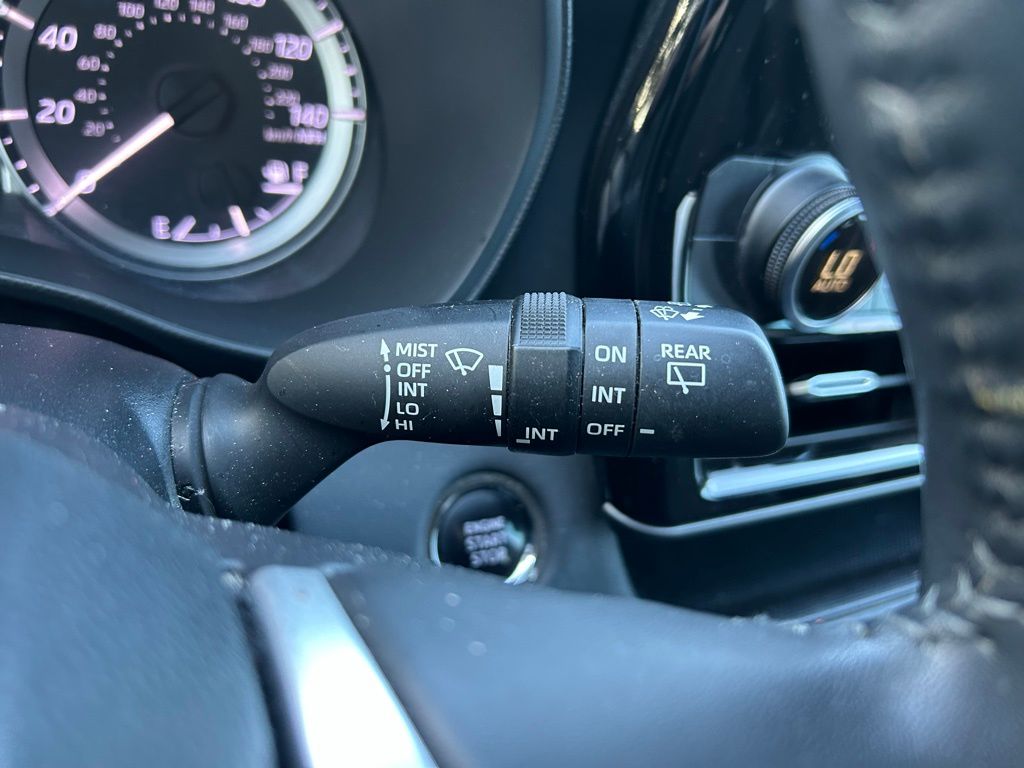 Thumbnail: 2023 Toyota Highlander - 20