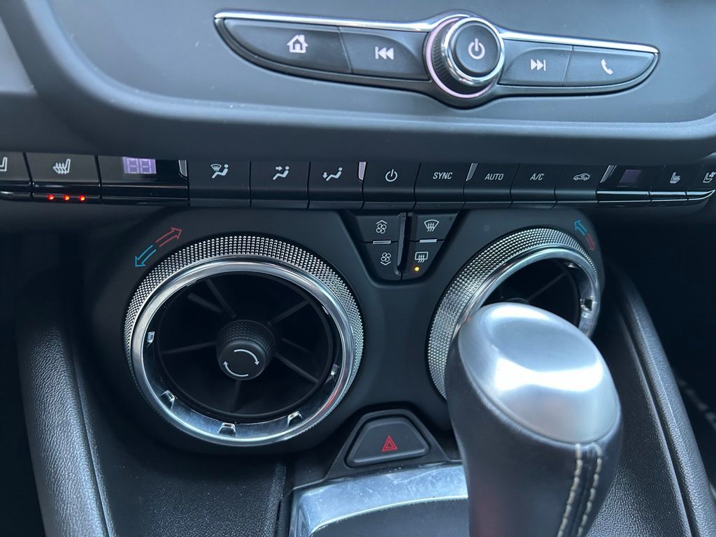 Thumbnail: 2022 Chevrolet Camaro - 26