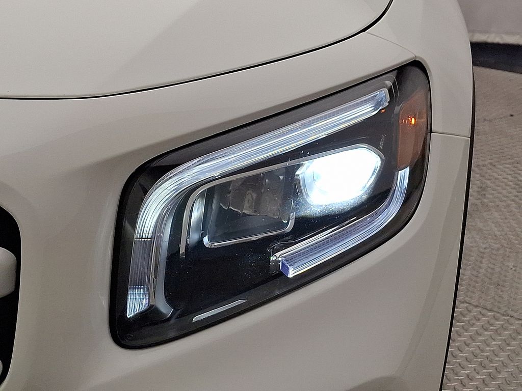 Thumbnail: 2022 Mercedes-Benz GLB - 9