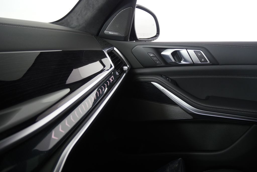 Thumbnail: 2026 BMW X7 - 27