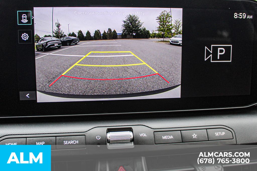 Used 2025 White Kia LXS image 31