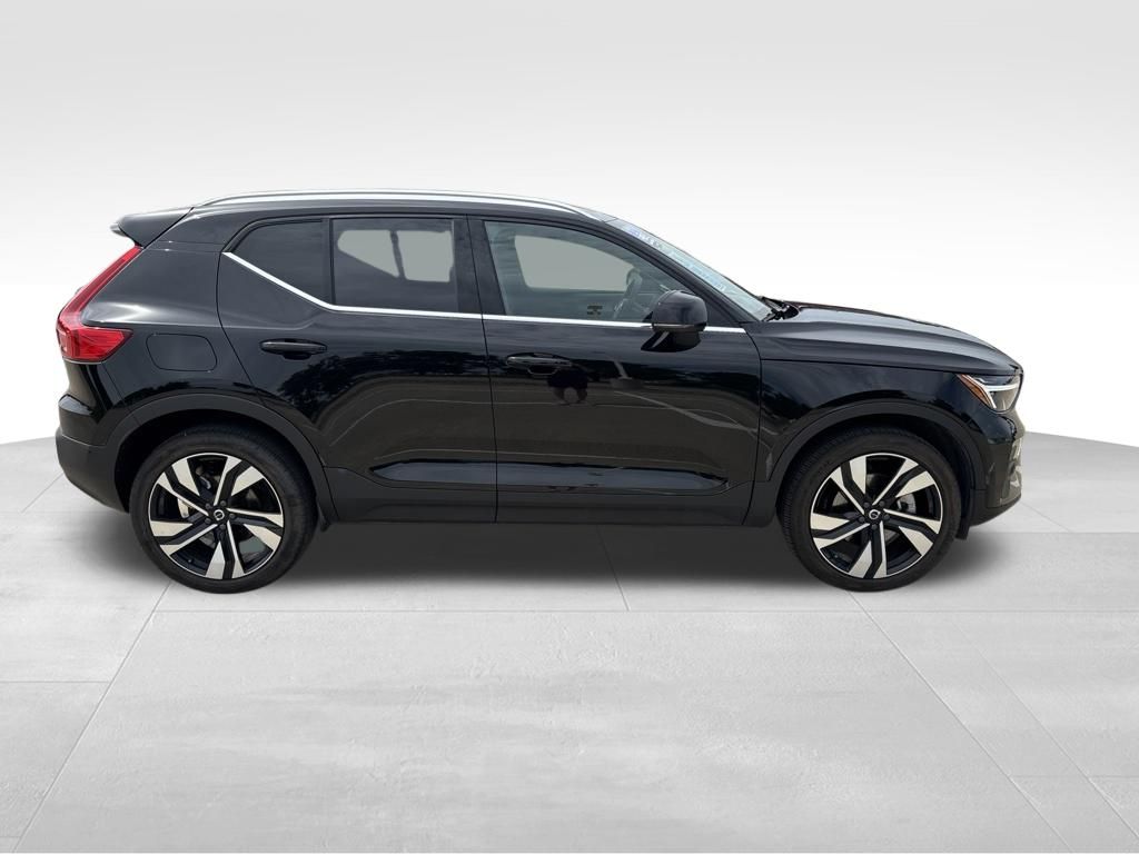 Used 2024 Volvo XC40 SUV