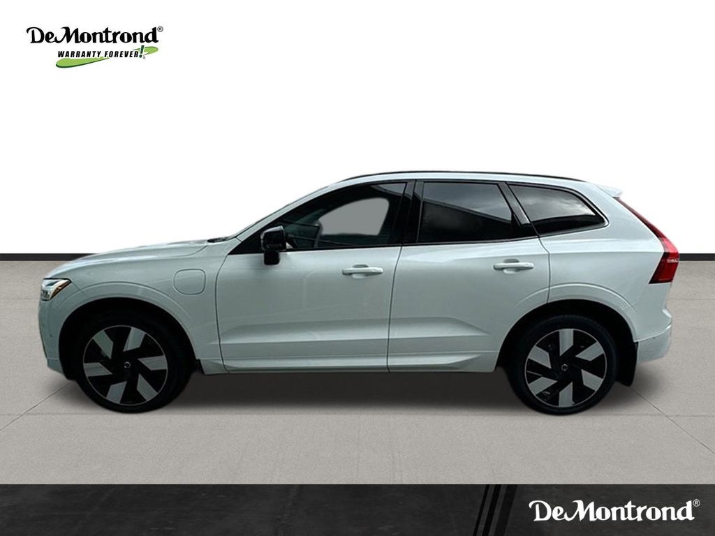 New 2025 Crystal White Volvo T8 Plus image 3