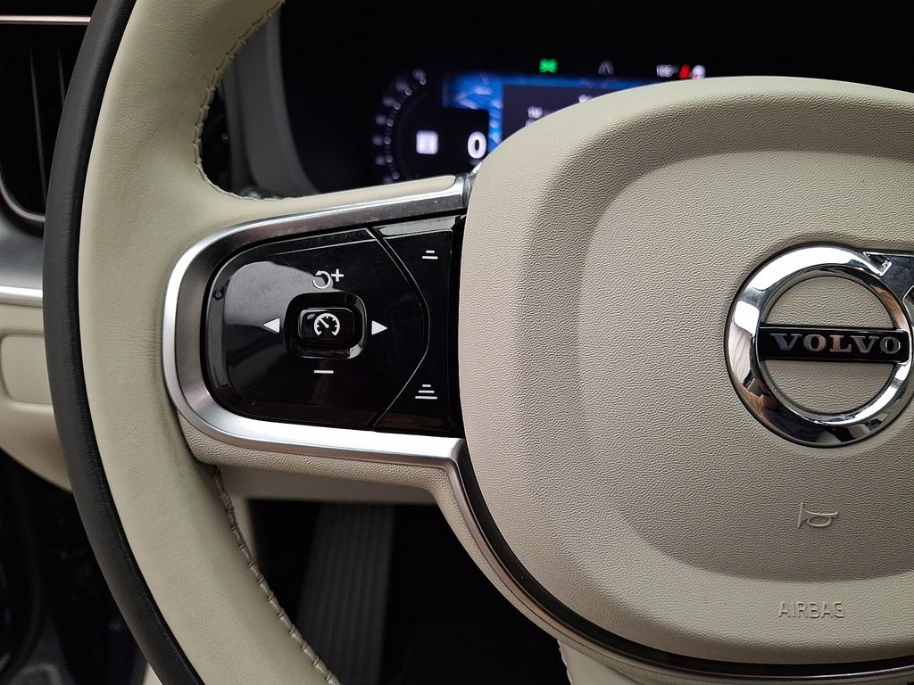 Thumbnail: 2024 Volvo XC60 - 22