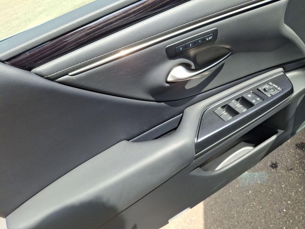 Used 2021 Lexus ES Sedan