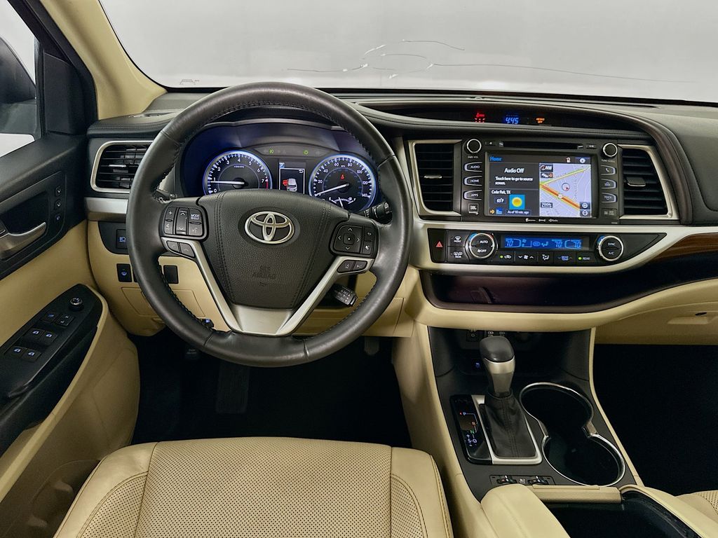 Thumbnail: 2017 Toyota Highlander - 23