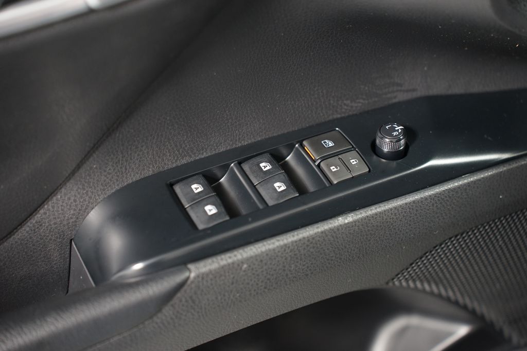 2019 Toyota Camry SE 28