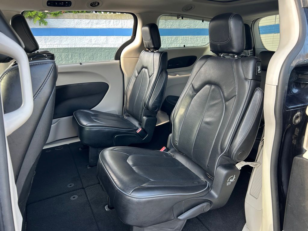 Thumbnail: 2019 Chrysler Pacifica - 20