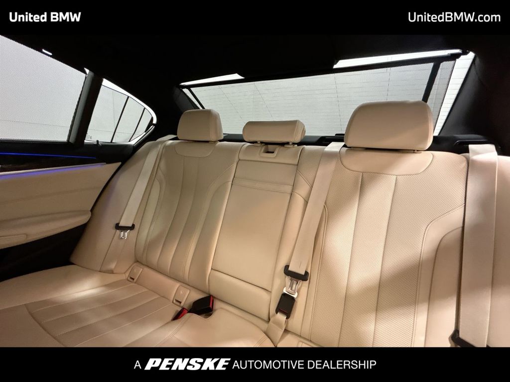 Thumbnail: 2023 BMW 5 Series - 21