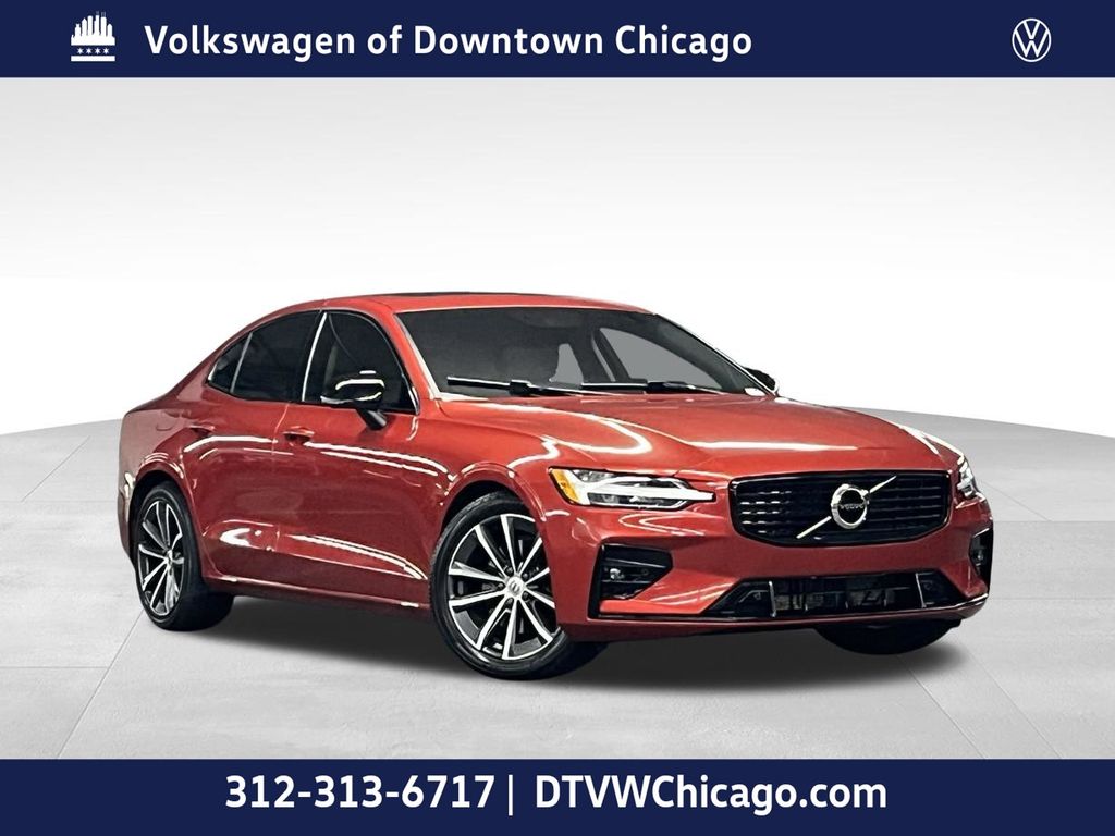 2022 Volvo S60 B5 Momentum FWD
