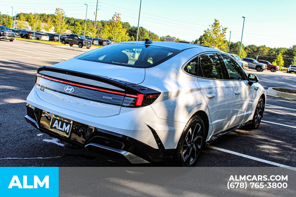 Used 2025 White Hyundai SEL image 5