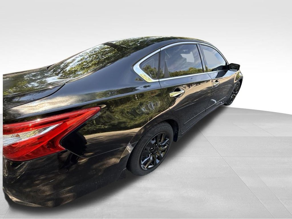 Used 2017 Black Nissan 2.5 S image 9