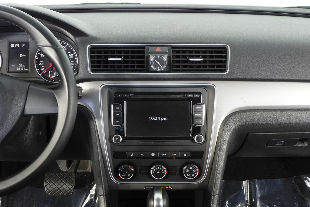 Thumbnail: 2015 Volkswagen Passat - 25