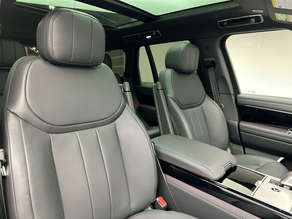 2025 Land Rover Range Rover SE 5