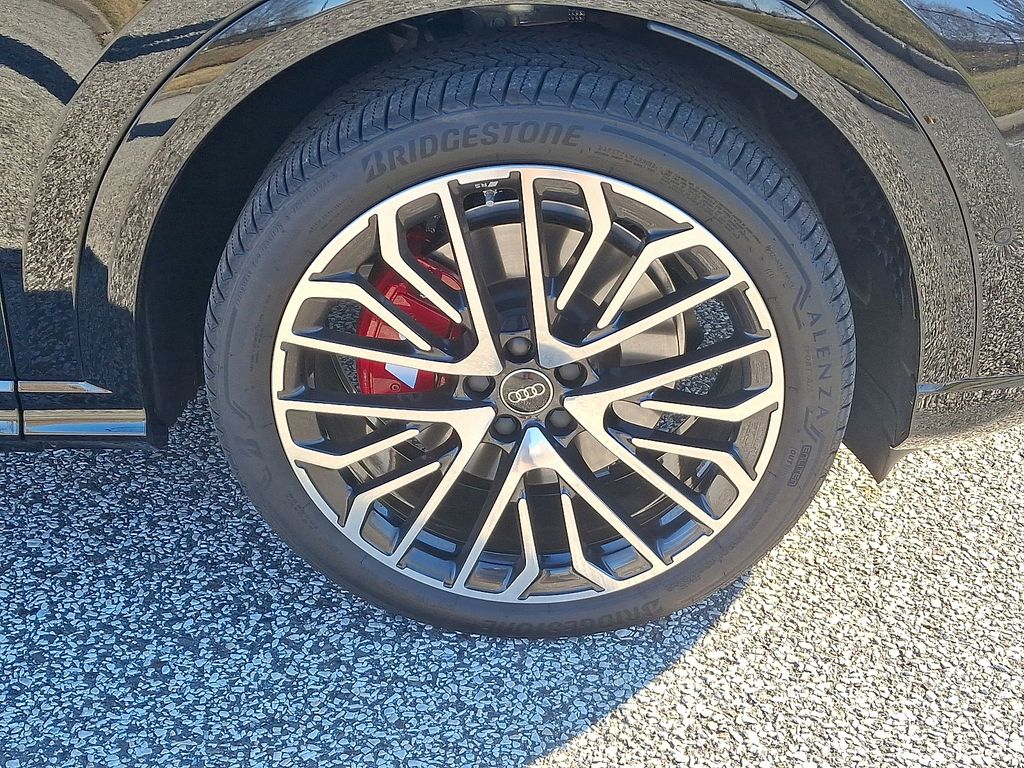 Thumbnail: 2025 Audi SQ5 - 8