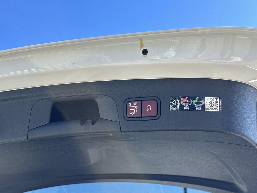 Thumbnail: 2026 Mercedes-Benz GLE - 21