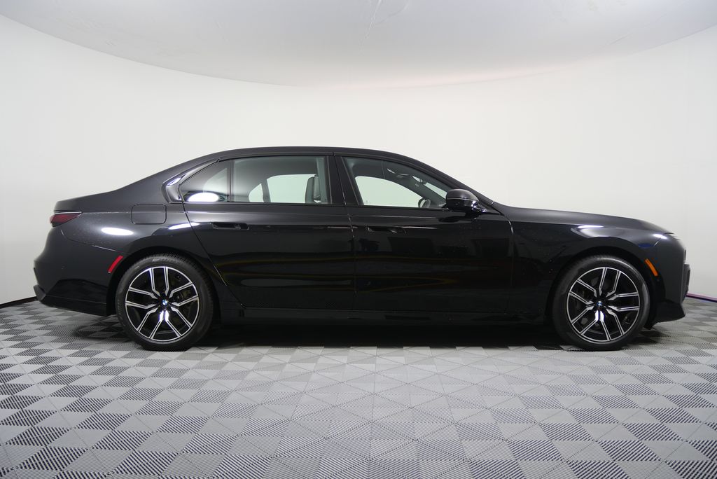 Thumbnail: 2024 BMW 7 Series - 2