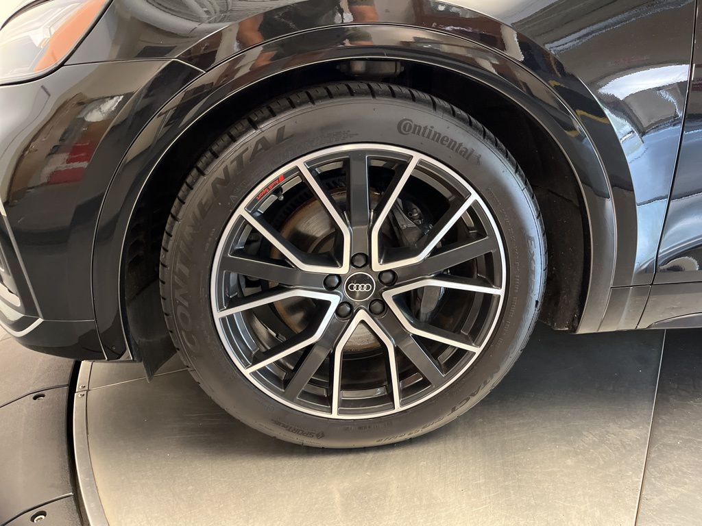 Thumbnail: 2021 Audi SQ5 - 10