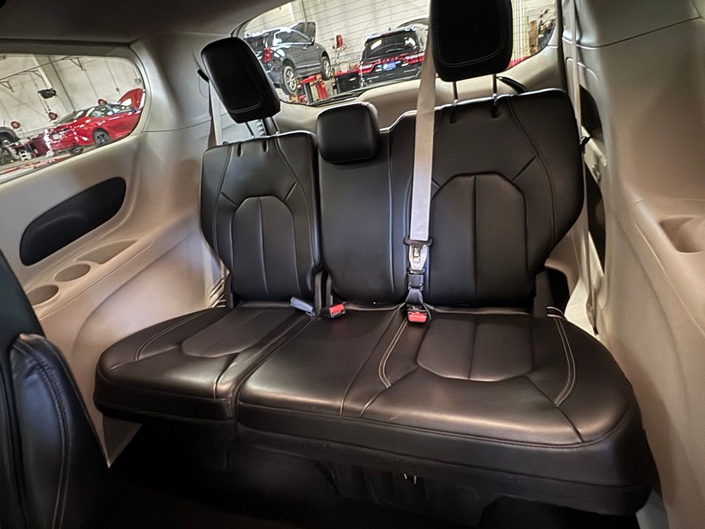 Used 2023 Chrysler Pacifica Van