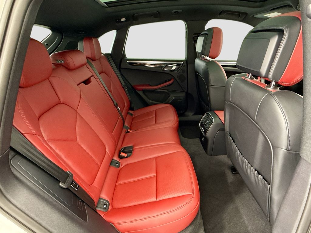 Thumbnail: 2026 Porsche Macan - 21