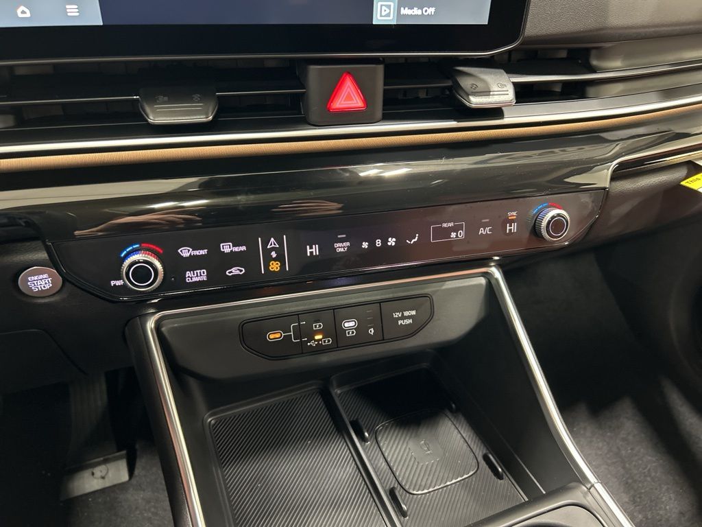 new 2026 Kia Carnival Hybrid car, priced at $53,025